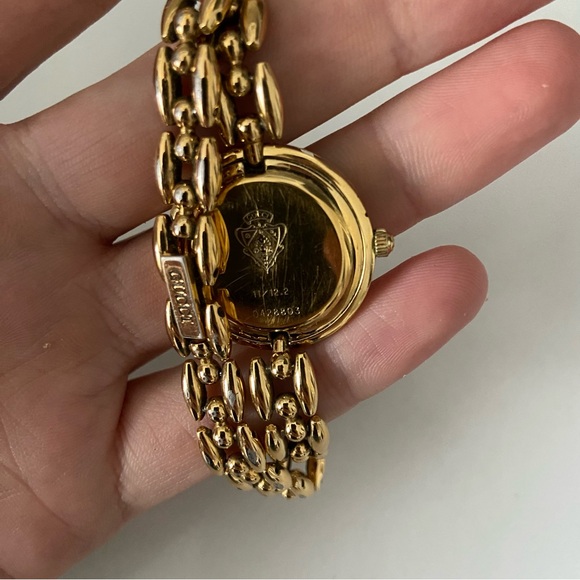 Gucci Interchangeable Bezel Watch with box and 5 bezels - Picture 4 of 5